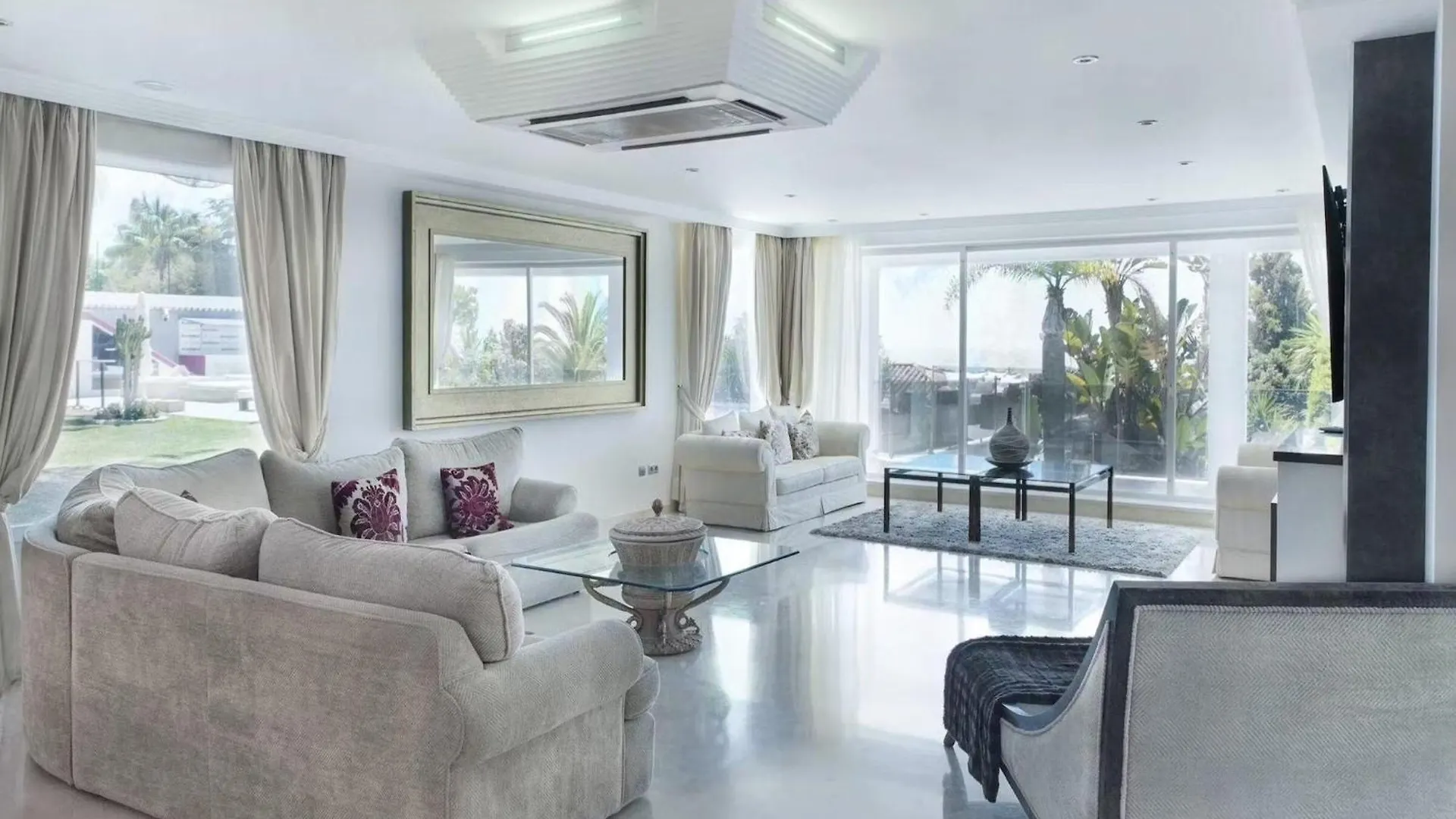 Modern Versace-Themed Villa Marbella 0*,  İspanya