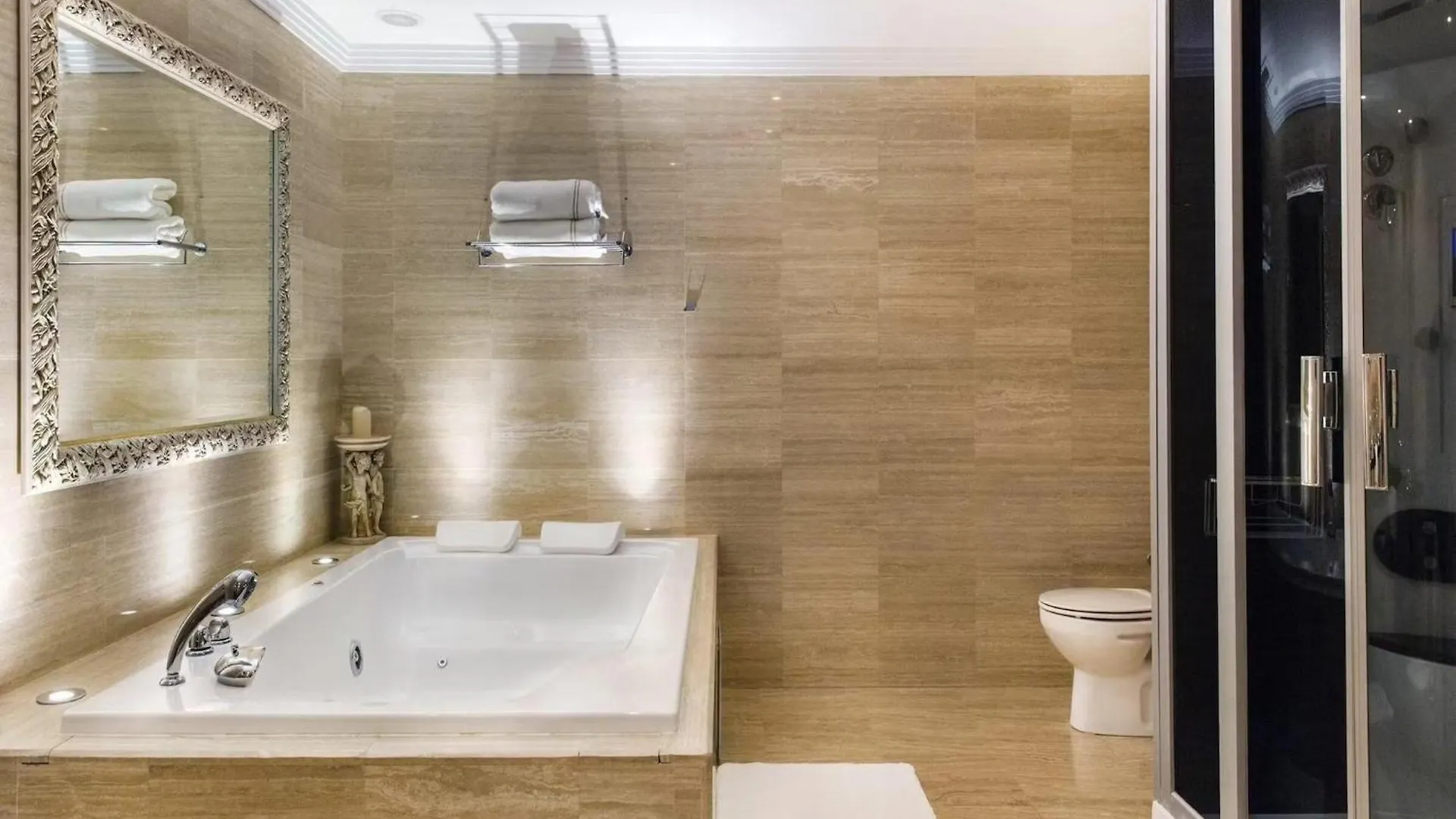 Modern Versace-Themed Villa Marbella 0*,